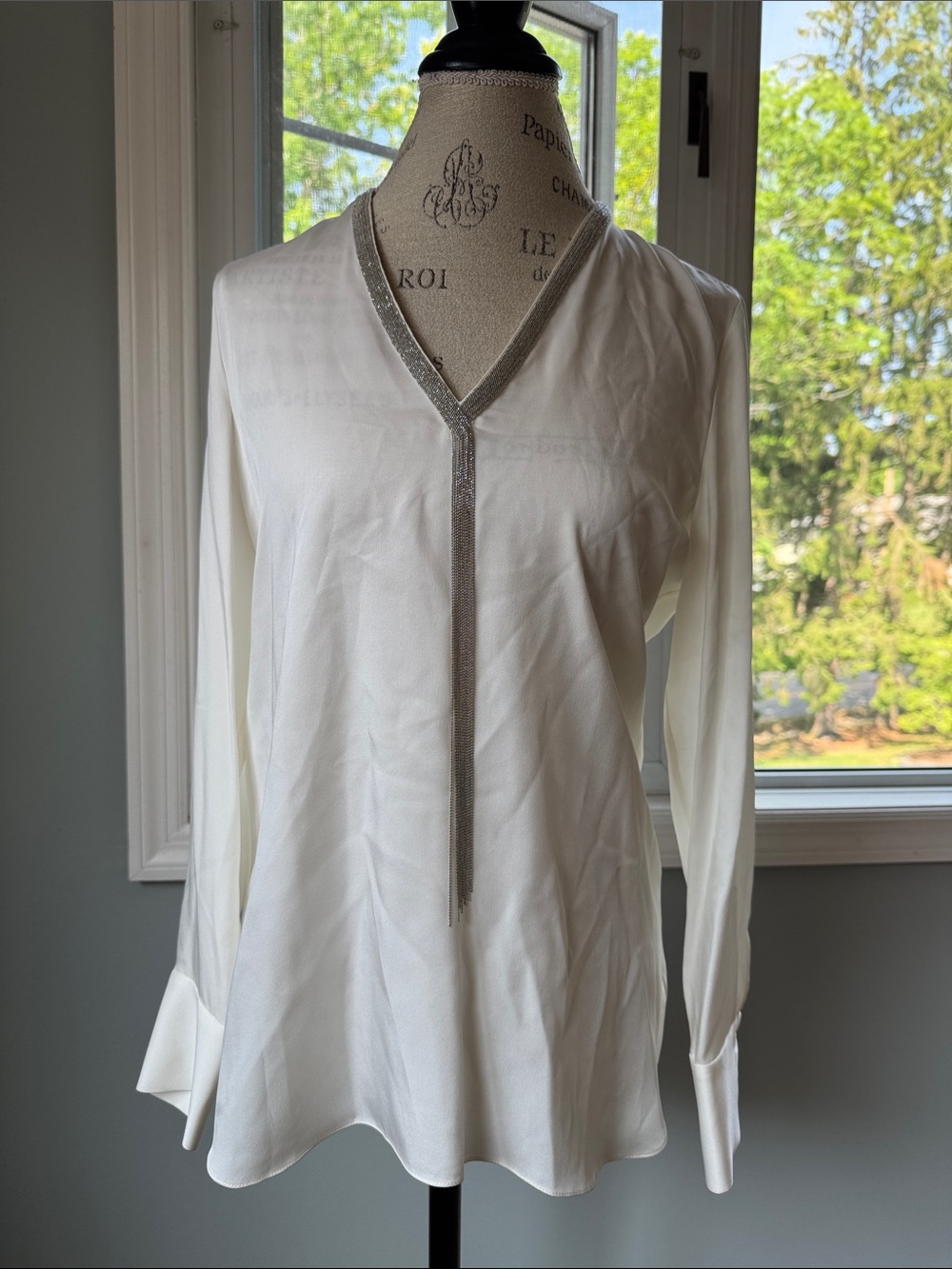 Ellie Tahari ivory silk long sleeved blouse top silver beaded bolo small